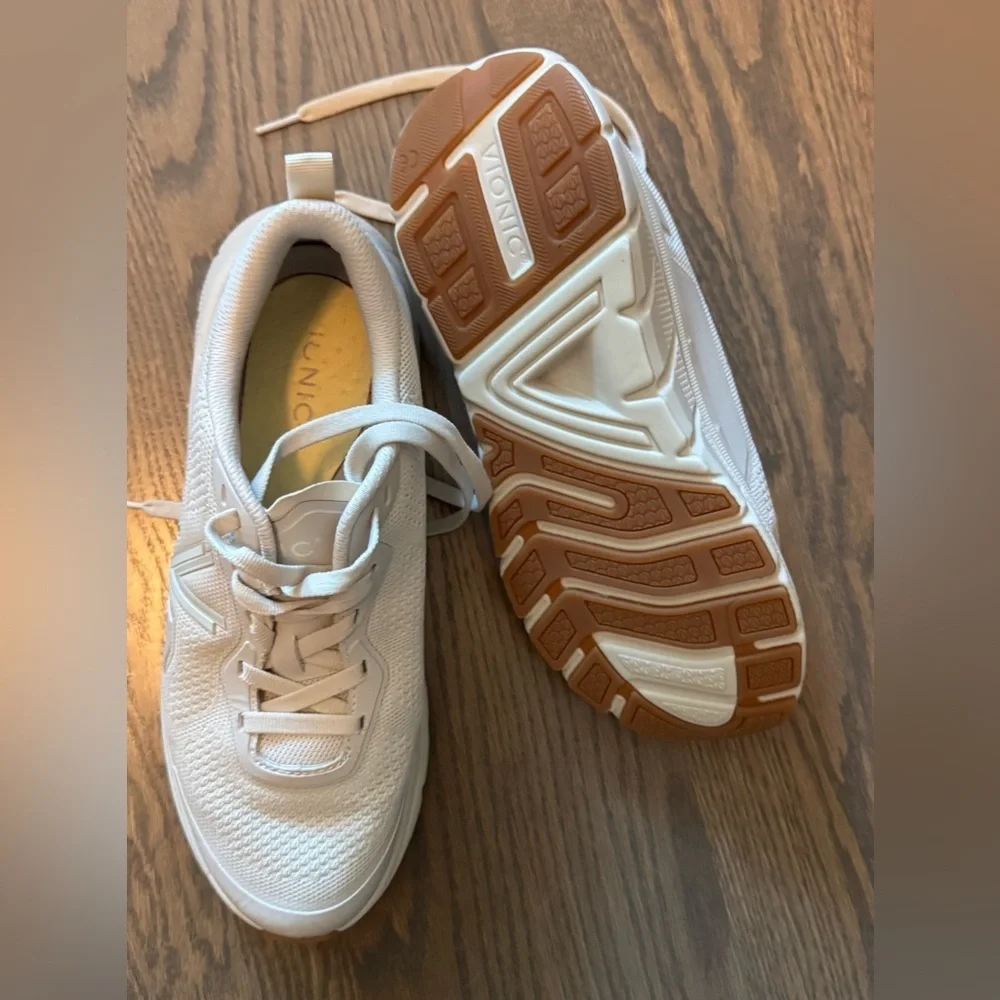 Women's Cream Vionic Walk Max Water Repellent Sneaker
